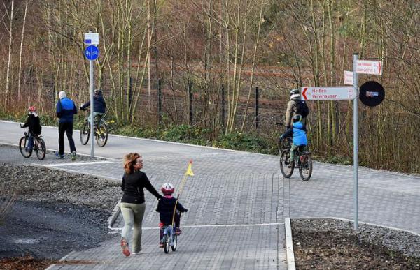 В Германии открыли супермагистраль для велосипедистов (ФОТО)