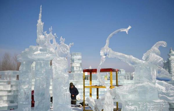 В Китае открылся международный фестиваль льда и снега (ФОТО)