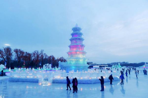 В Китае открылся международный фестиваль льда и снега (ФОТО)