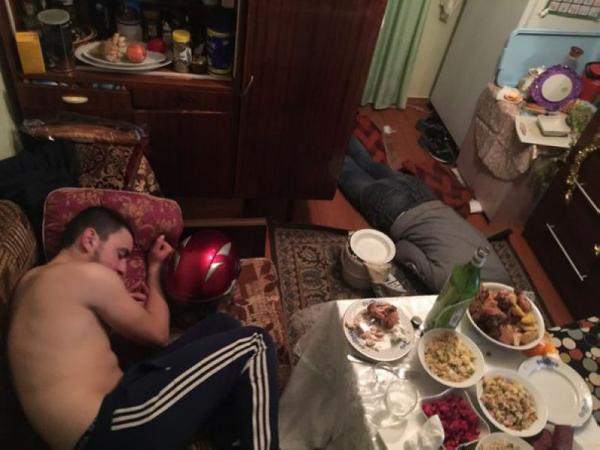 Праздничный марафон: Как некоторые отгуляли Новый год (ФОТО)