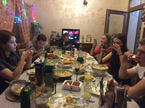 Праздничный марафон: Как некоторые отгуляли Новый год (ФОТО)