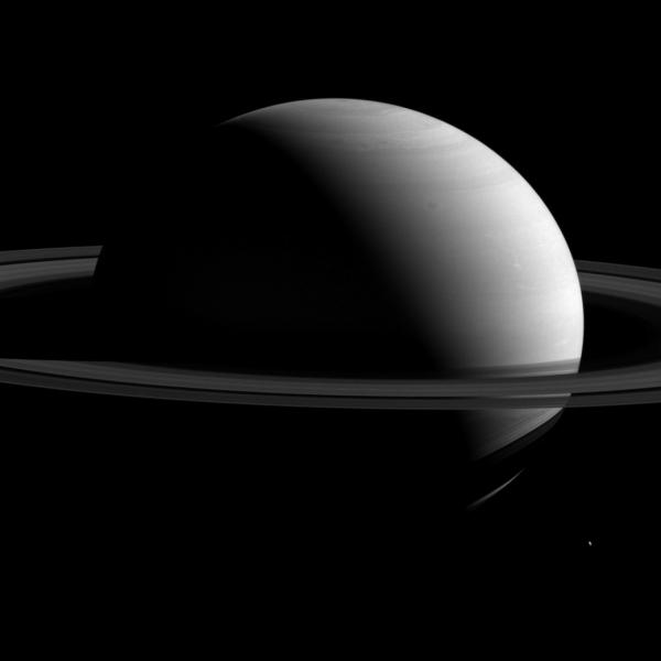 NASA опубликовало новые впечатляющие снимки Сатурна (ФОТО)