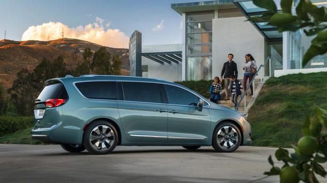 Компания Chrysler представила новый минивэн Pacifica (ФОТО)