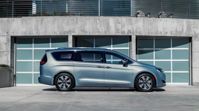 Компания Chrysler представила новый минивэн Pacifica (ФОТО)