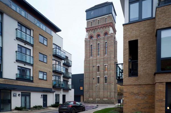 Новая жизнь для заброшенного здания: водонапорную башню превратили в потрясающий жилой дом  