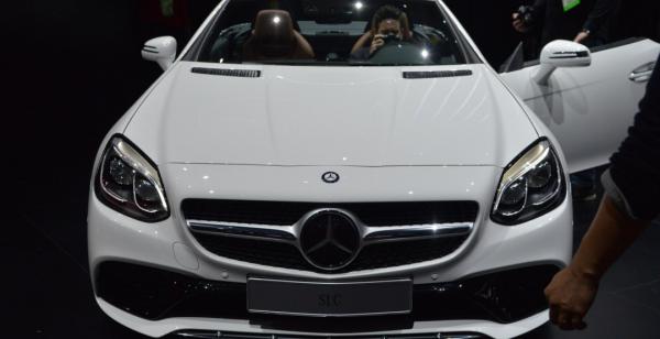 В Детройте состоялась премьера компактного родстера Mercedes-Benz SLC (ФОТО)