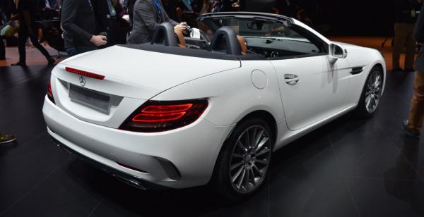 В Детройте состоялась премьера компактного родстера Mercedes-Benz SLC (ФОТО)
