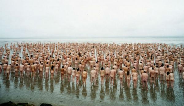 В защиту Мертвого моря. Голый флешмоб в Израиле (ФОТО)