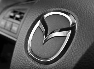 Фотошпионы поймали новый кроссовер Mazda CX-4 без камуфляжа (ФОТО)
