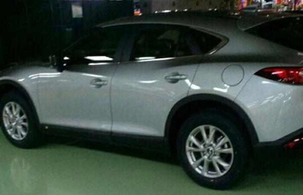 Фотошпионы поймали новый кроссовер Mazda CX-4 без камуфляжа (ФОТО)