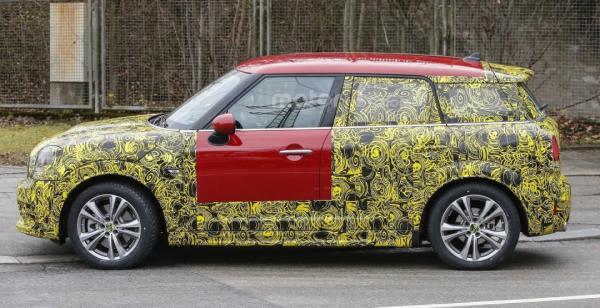 Новейший MINI Countryman 2017 засветился на шпионских фотоснимках (ФОТО)
