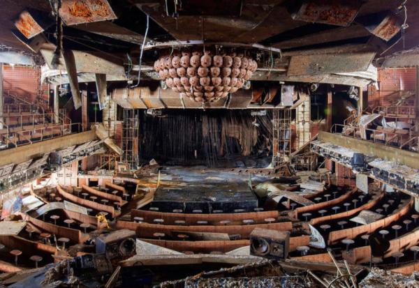 Затонувший лайнер Costa Concordia превратился в корабль-призрак (ФОТО)
