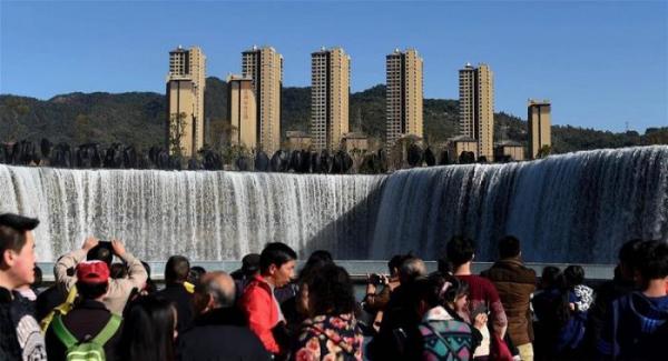 Чудо, сотворенное человеком: самый большой рукотворный водопад в Азии (ФОТО)