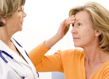 Специалисты выяснили, почему менопауза вызывает частую мигрень