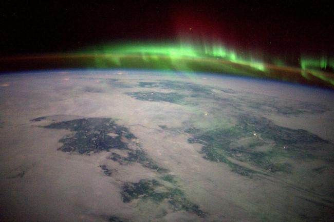 Вид из космоса. Астронавты NASA показали северное сияние на Земле (ФОТО)