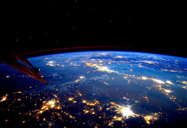 В NASA показали фотографии из космоса, сделанные в новом году (ФОТО)
