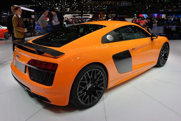 Audi R8. Немцы огласили стоимость обновленного спорткара (ФОТО)