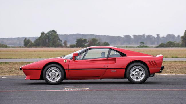 Раритетное Ferrari 288 GTO продадут на аукционе (ФОТО)