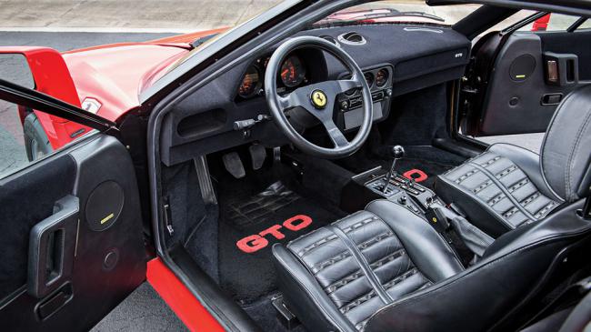 Раритетное Ferrari 288 GTO продадут на аукционе (ФОТО)