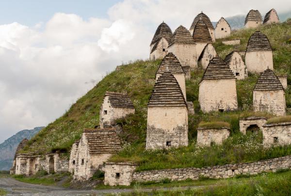 Даргавс - город мертвых, от которого стынет кровь (ФОТО)