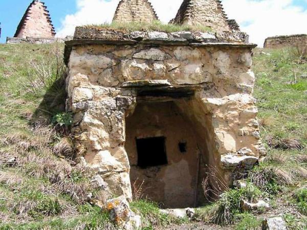 Даргавс - город мертвых, от которого стынет кровь (ФОТО)