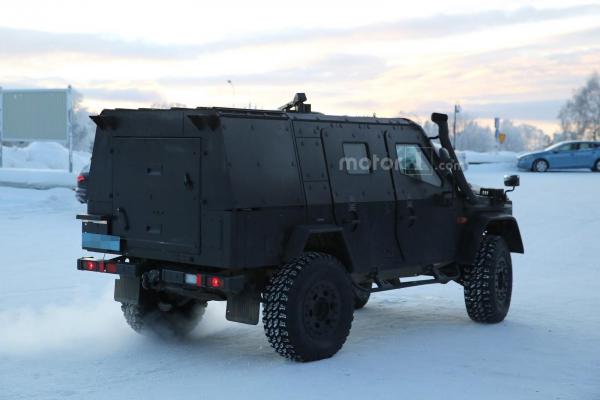 Немецкая компания Mercedes-Benz тестирует новейший внедорожник (ФОТО)