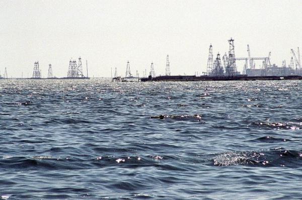 Нефтяные камни – уникальный город в открытом море (ФОТО)