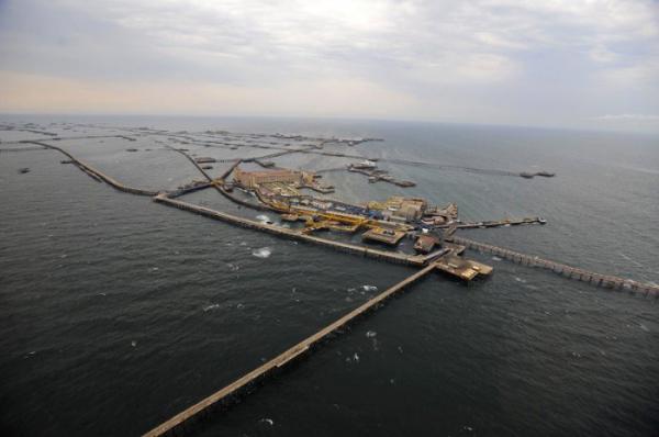 Нефтяные камни – уникальный город в открытом море (ФОТО)
