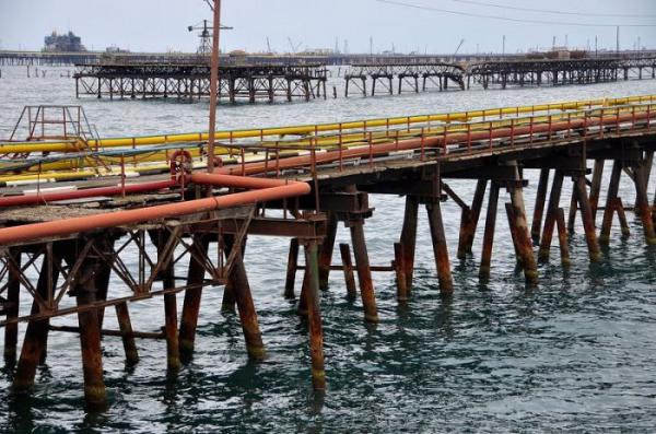 Нефтяные камни – уникальный город в открытом море (ФОТО)