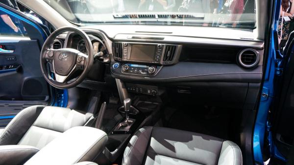 Toyota RAV4 Hybrid - когда встречаются изящество и мощь (ФОТО)