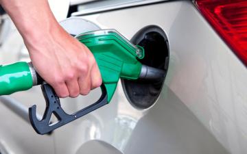 Бензин в ОАЭ стал стоить дешевле питьевой воды