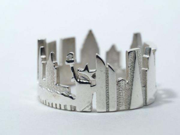 Жительница США создает удивительные драгоценные кольца с городскими пейзажами (ФОТО)