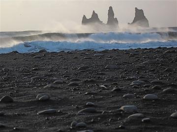 Уникальные черные пески Исландии (ФОТО)