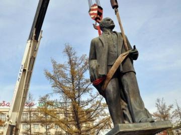 На Полтавщине демонтировали три памятника советским деятелям