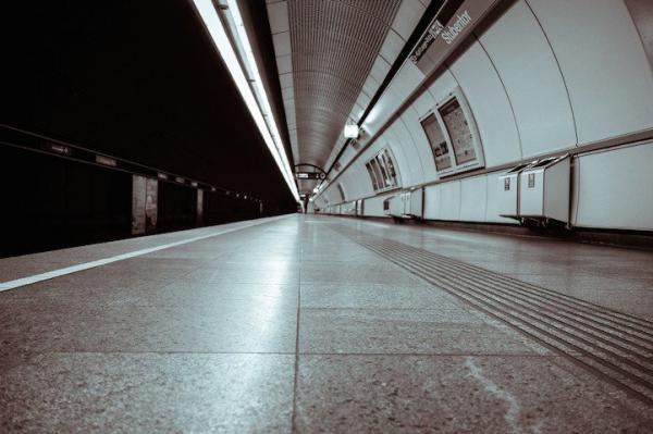 Удивительная симметрия метро, которая ежедневно нас окружает (ФОТО)