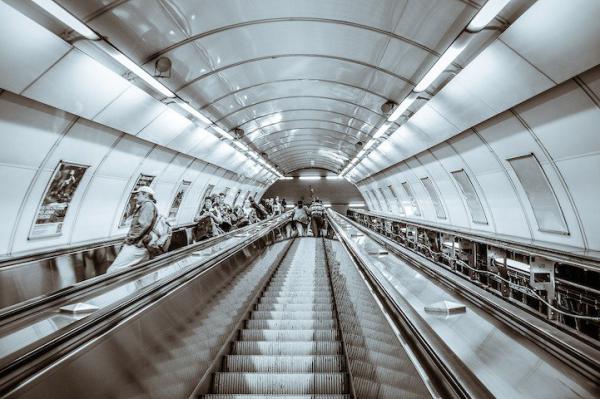 Удивительная симметрия метро, которая ежедневно нас окружает (ФОТО)