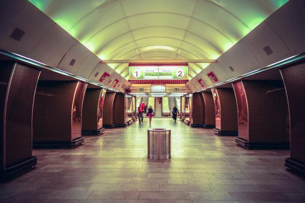 Удивительная симметрия метро, которая ежедневно нас окружает (ФОТО)