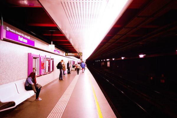 Удивительная симметрия метро, которая ежедневно нас окружает (ФОТО)