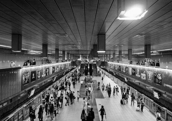 Удивительная симметрия метро, которая ежедневно нас окружает (ФОТО)