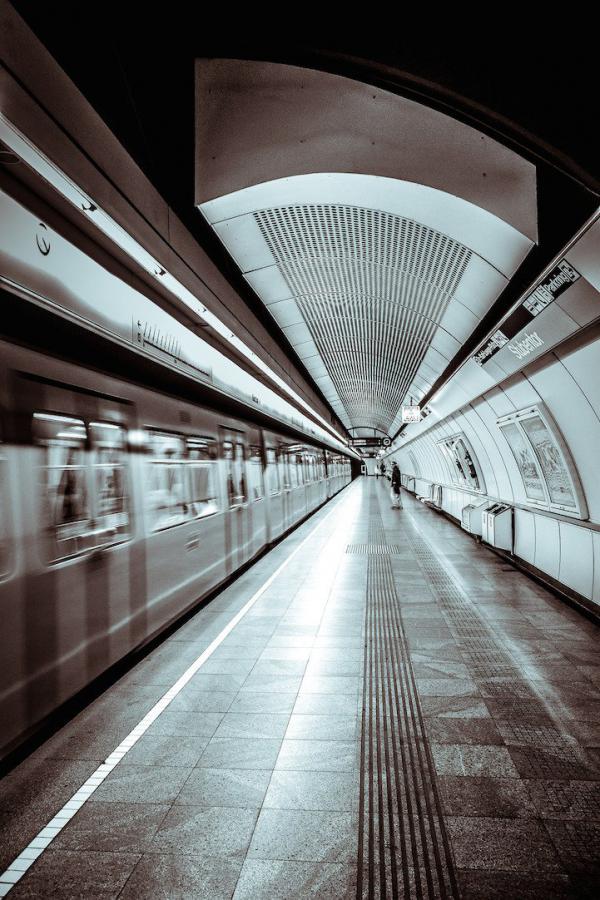 Удивительная симметрия метро, которая ежедневно нас окружает (ФОТО)