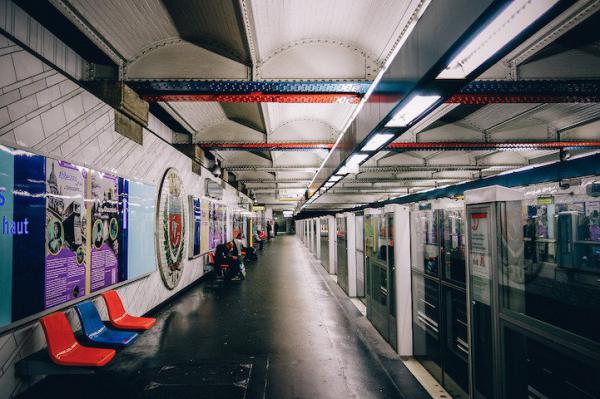 Удивительная симметрия метро, которая ежедневно нас окружает (ФОТО)