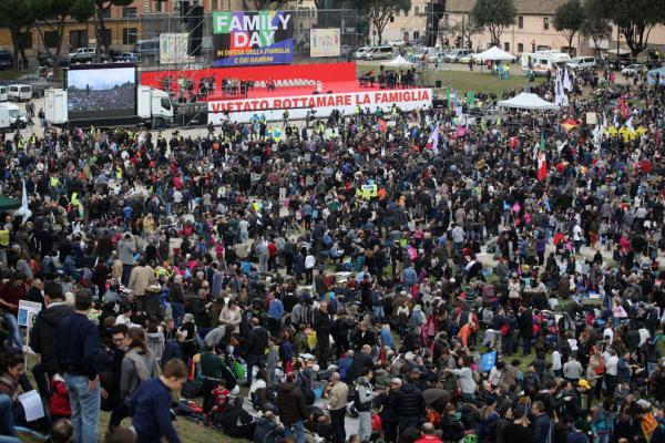 Римляне протестуют против однополых браков (ФОТО)