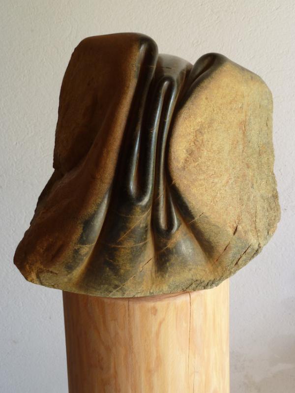 Скульптор научился выгибать удивительные фигуры из камня (ФОТО)