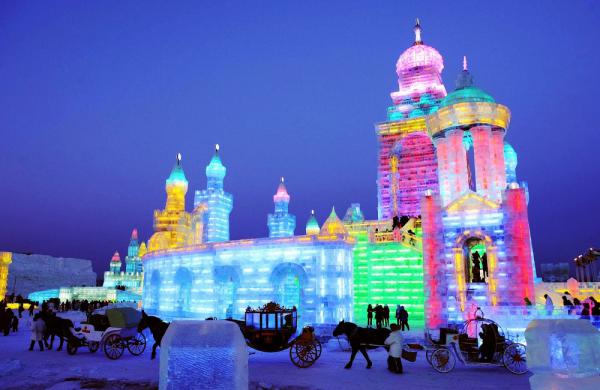 Шедевры ледяной архитектуры из Китая (ФОТО)