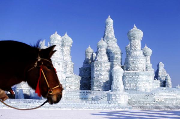Шедевры ледяной архитектуры из Китая (ФОТО)