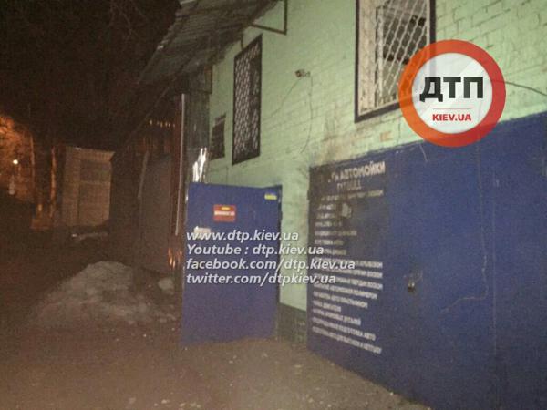 Неспокойная ночь: в одном из районов столицы Украины стреляли из гранатомета (ФОТО)