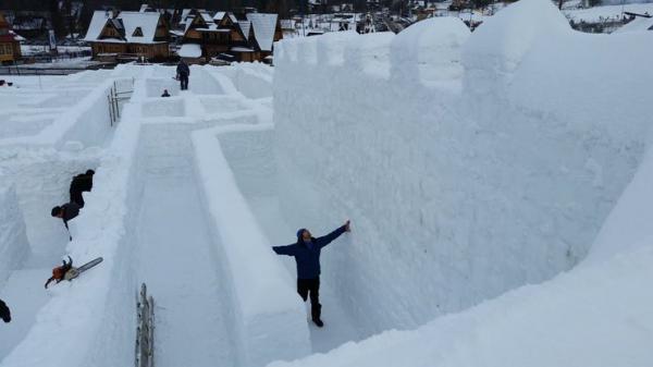 Необычное развлечение. В Польше появился ледяной лабиринт (ФОТО)