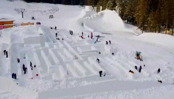 Необычное развлечение. В Польше появился ледяной лабиринт (ФОТО)