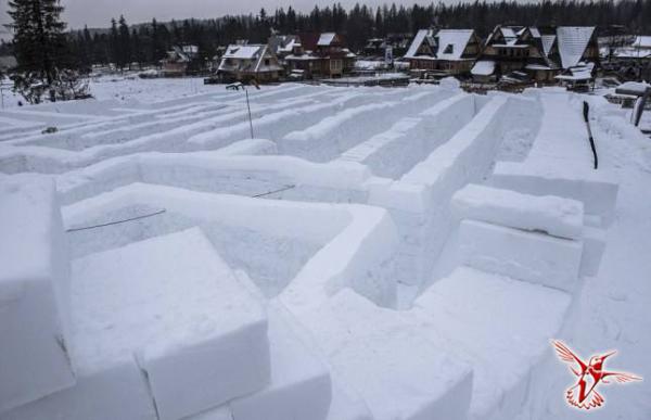 Необычное развлечение. В Польше появился ледяной лабиринт (ФОТО)