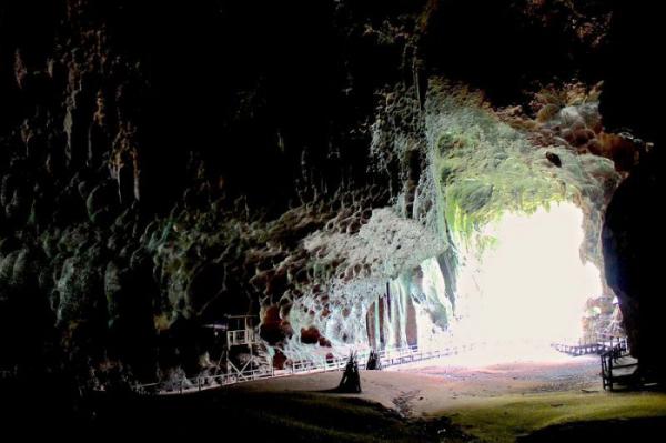 Зловонные пещеры ужаса Гомантонга (ФОТО)